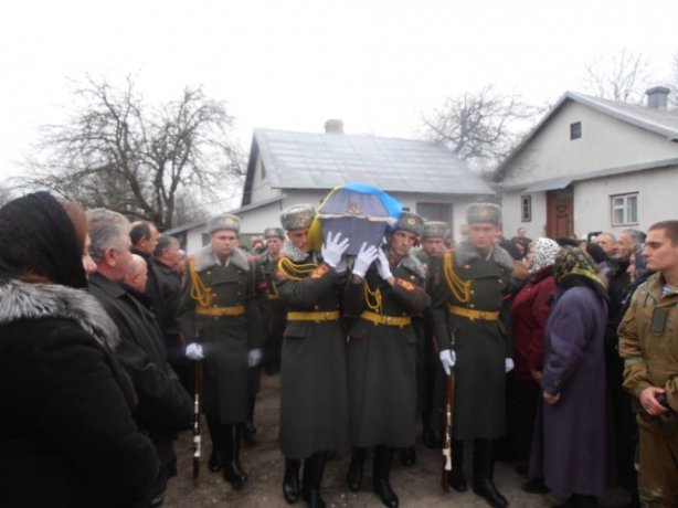 Львівщина провела в останню дорогу Андрія Білика, який трагічно загинув у зоні АТО (ФОТО) (фото) - фото 2 Львівщина провела в останню дорогу Андрія Білика, який трагічно загинув у зоні АТО (ФОТО) (фото) - фото 2