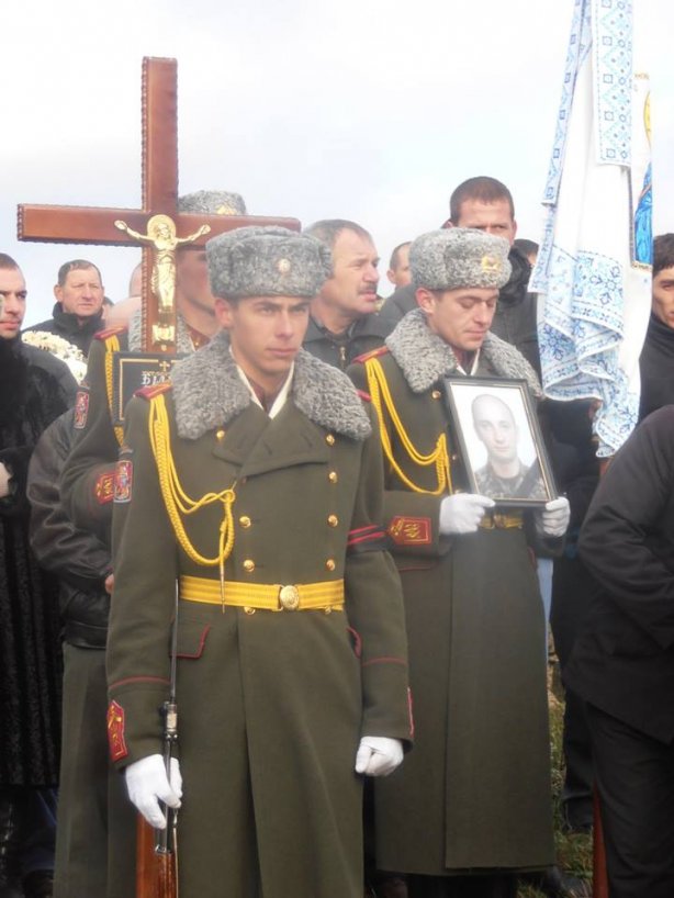 Львівщина провела в останню дорогу Андрія Білика, який трагічно загинув у зоні АТО (ФОТО) (фото) - фото 2 Львівщина провела в останню дорогу Андрія Білика, який трагічно загинув у зоні АТО (ФОТО) (фото) - фото 2