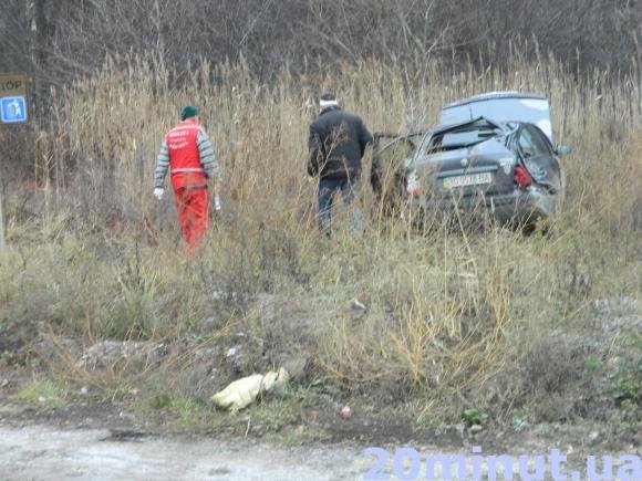 Кривава ДТП: поблизу Тернополя зіткнулися дві легківки і автобус (фото) (фото) - фото 2 Кривава ДТП: поблизу Тернополя зіткнулися дві легківки і автобус (фото) (фото) - фото 2