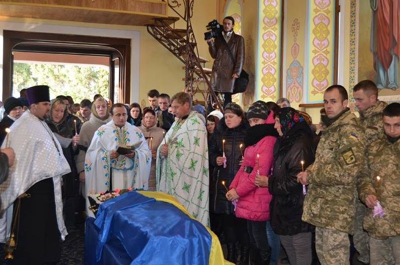 На Вінниччині попрощалися із бійцем «Донбасу» (фото) - фото 2 На Вінниччині попрощалися із бійцем «Донбасу» (фото) - фото 2