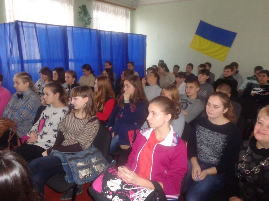«Городские стражи» назвали учащимся 8-11 классов ОШ №12 Красноармейска 10 причин не употреблять наркотики (фото) - фото 4 «Городские стражи» назвали учащимся 8-11 классов ОШ №12 Красноармейска 10 причин не употреблять наркотики (фото) - фото 4
