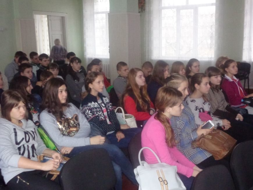 «Городские стражи» назвали учащимся 8-11 классов ОШ №12 Красноармейска 10 причин не употреблять наркотики (фото) - фото 1 «Городские стражи» назвали учащимся 8-11 классов ОШ №12 Красноармейска 10 причин не употреблять наркотики (фото) - фото 1