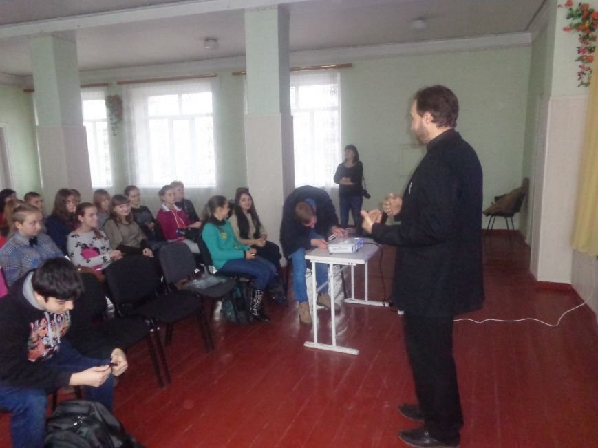 «Городские стражи» назвали учащимся 8-11 классов ОШ №12 Красноармейска 10 причин не употреблять наркотики (фото) - фото 1 «Городские стражи» назвали учащимся 8-11 классов ОШ №12 Красноармейска 10 причин не употреблять наркотики (фото) - фото 1