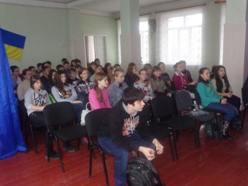 «Городские стражи» назвали учащимся 8-11 классов ОШ №12 Красноармейска 10 причин не употреблять наркотики (фото) - фото 1 «Городские стражи» назвали учащимся 8-11 классов ОШ №12 Красноармейска 10 причин не употреблять наркотики (фото) - фото 1