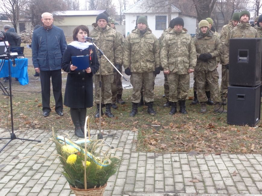 «Пам'ять народу – найдостовірніше джерело»: в Красноармейске прошел митинг-реквием памяти жертв беспощадного Голодомора (фото) - фото 1 «Пам'ять народу – найдостовірніше джерело»: в Красноармейске прошел митинг-реквием памяти жертв беспощадного Голодомора (фото) - фото 1