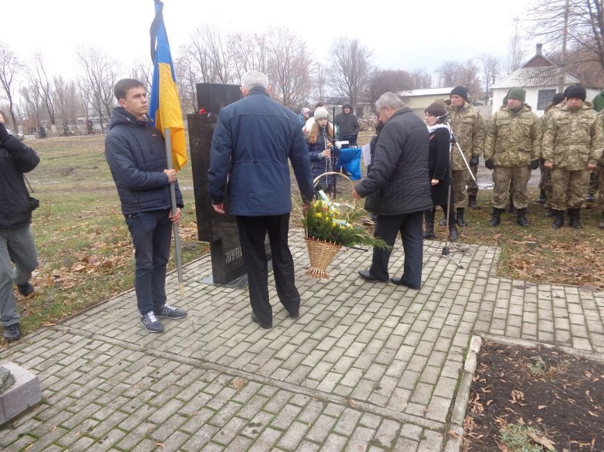 «Пам'ять народу – найдостовірніше джерело»: в Красноармейске прошел митинг-реквием памяти жертв беспощадного Голодомора (фото) - фото 3 «Пам'ять народу – найдостовірніше джерело»: в Красноармейске прошел митинг-реквием памяти жертв беспощадного Голодомора (фото) - фото 3