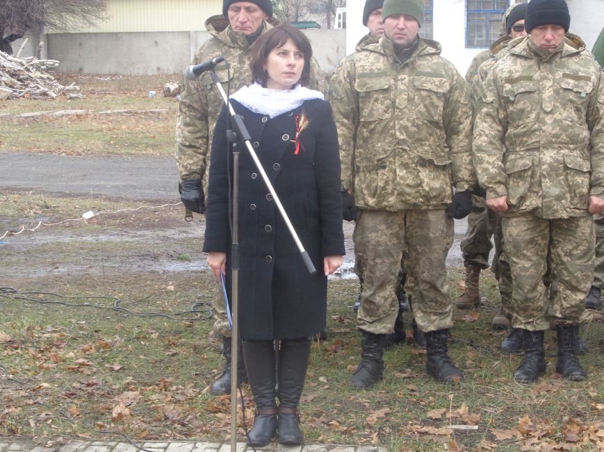 «Пам'ять народу – найдостовірніше джерело»: в Красноармейске прошел митинг-реквием памяти жертв беспощадного Голодомора (фото) - фото 6 «Пам'ять народу – найдостовірніше джерело»: в Красноармейске прошел митинг-реквием памяти жертв беспощадного Голодомора (фото) - фото 6