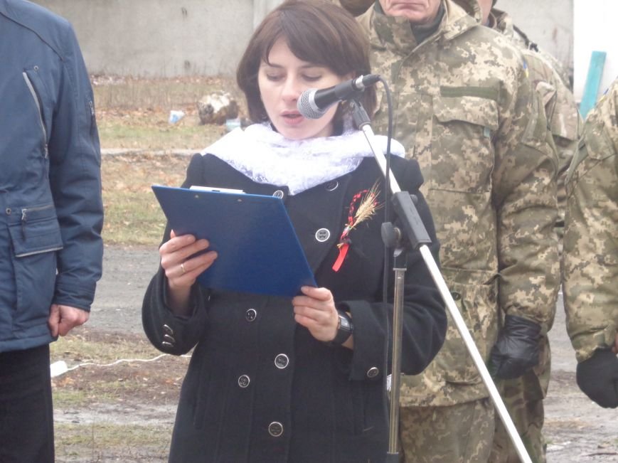 «Пам'ять народу – найдостовірніше джерело»: в Красноармейске прошел митинг-реквием памяти жертв беспощадного Голодомора (фото) - фото 2 «Пам'ять народу – найдостовірніше джерело»: в Красноармейске прошел митинг-реквием памяти жертв беспощадного Голодомора (фото) - фото 2