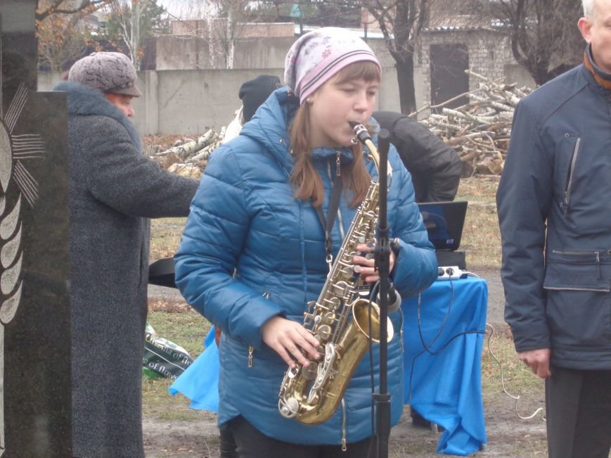 «Пам'ять народу – найдостовірніше джерело»: в Красноармейске прошел митинг-реквием памяти жертв беспощадного Голодомора (фото) - фото 5 «Пам'ять народу – найдостовірніше джерело»: в Красноармейске прошел митинг-реквием памяти жертв беспощадного Голодомора (фото) - фото 5