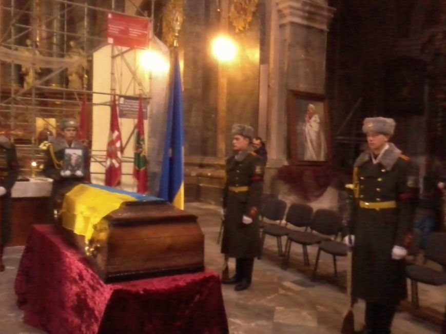У Львові попрощалися із Героєм України Юрієм Нагорним (ФОТО) (фото) - фото 1 У Львові попрощалися із Героєм України Юрієм Нагорним (ФОТО) (фото) - фото 1