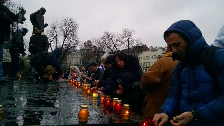 Запали свічку: у Львові вшанували пам'ять жертв Голодомору (ФОТОРЕПОРТАЖ) (фото) - фото 1 Запали свічку: у Львові вшанували пам'ять жертв Голодомору (ФОТОРЕПОРТАЖ) (фото) - фото 1