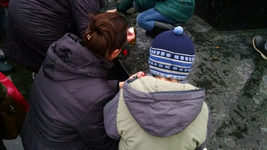 Запали свічку: у Львові вшанували пам'ять жертв Голодомору (ФОТОРЕПОРТАЖ) (фото) - фото 1 Запали свічку: у Львові вшанували пам'ять жертв Голодомору (ФОТОРЕПОРТАЖ) (фото) - фото 1