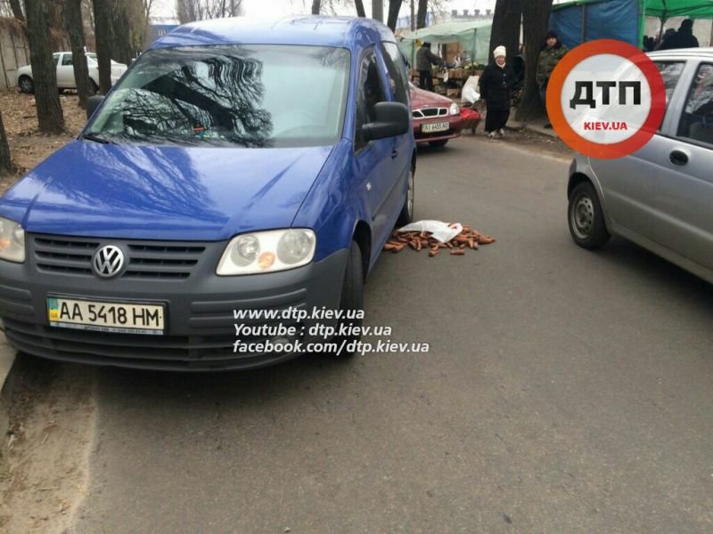 В Киеве Volkswagen Caddy сбил пожилого мужчину (ФОТО) (фото) - фото 1 В Киеве Volkswagen Caddy сбил пожилого мужчину (ФОТО) (фото) - фото 1