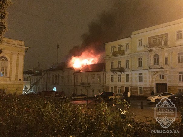В центре Одессы горел известный дом (ФОТО) (фото) - фото 1