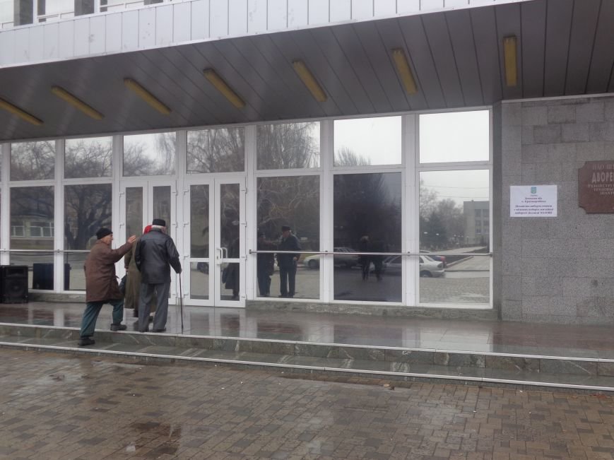 Голосование в Красноармейске: кто сегодня активнее всех? (фото) - фото 1 Голосование в Красноармейске: кто сегодня активнее всех? (фото) - фото 1