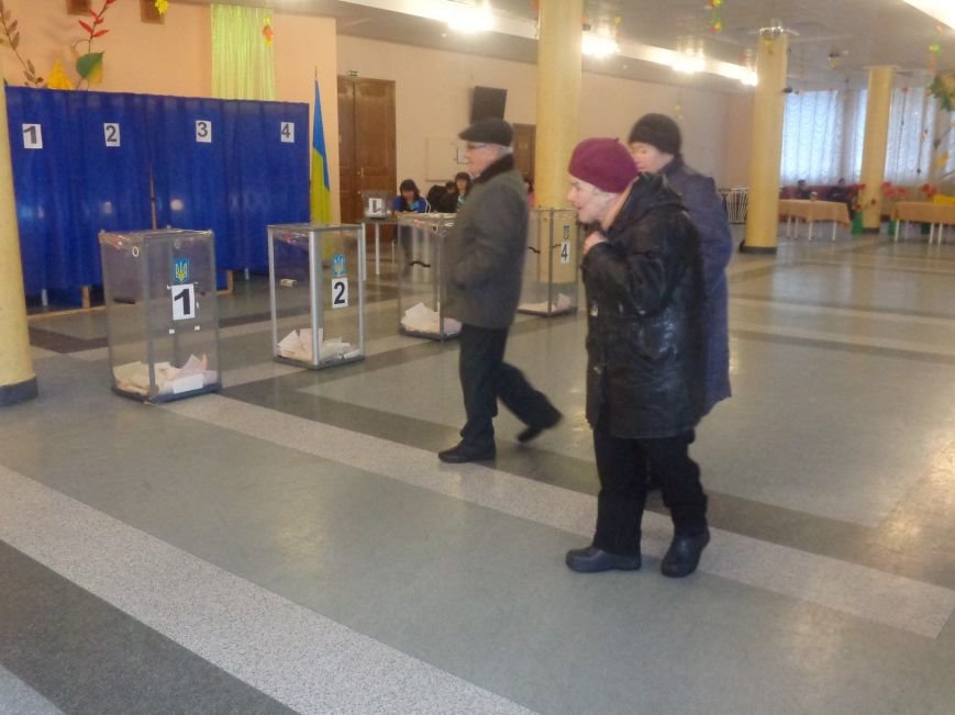 Голосование в Красноармейске: кто сегодня активнее всех? (фото) - фото 1 Голосование в Красноармейске: кто сегодня активнее всех? (фото) - фото 1