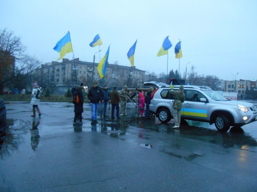 Дождь не помешал народному вече. Собравшиеся почтили память жертв голодомора (фото) - фото 1 Дождь не помешал народному вече. Собравшиеся почтили память жертв голодомора (фото) - фото 1