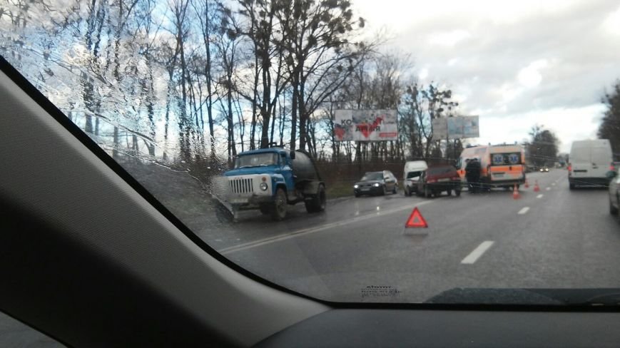 ДТП поблизу села Малехів: опубліковані фото з місця події (фото) - фото 1 ДТП поблизу села Малехів: опубліковані фото з місця події (фото) - фото 1