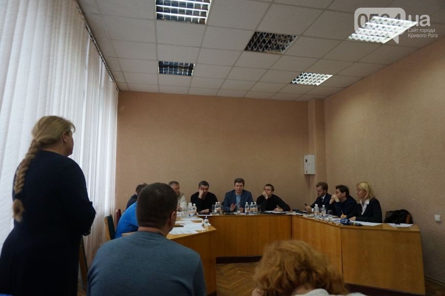 В Кривом Роге: работает парламентская спецкомиссия, суд обязал пересчитать голоса на всех спецучастках, назначен новый секретарь горизбиркома (фото) - фото 1 В Кривом Роге: работает парламентская спецкомиссия, суд обязал пересчитать голоса на всех спецучастках, назначен новый секретарь горизбиркома (фото) - фото 1