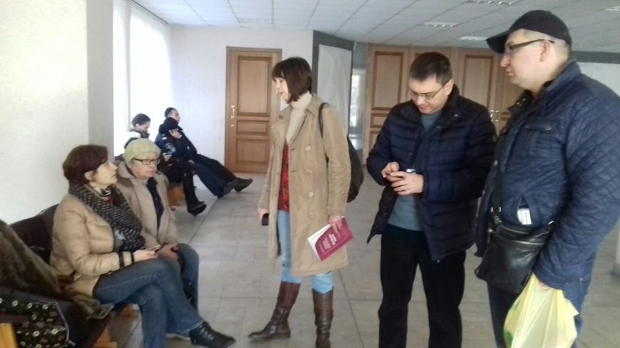 В Кривом Роге препятствуют работе горизбиркома (ФОТО) (фото) - фото 1 В Кривом Роге препятствуют работе горизбиркома (ФОТО) (фото) - фото 1