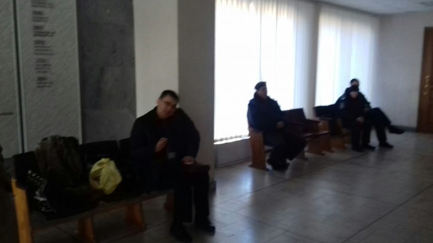 В Кривом Роге препятствуют работе горизбиркома (ФОТО) (фото) - фото 1 В Кривом Роге препятствуют работе горизбиркома (ФОТО) (фото) - фото 1
