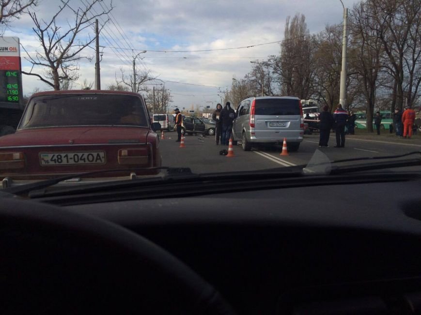 В Одессе на выезде на Киевскую трассу «лобовуха» заблокировала движение (ФОТО) (фото) - фото 1