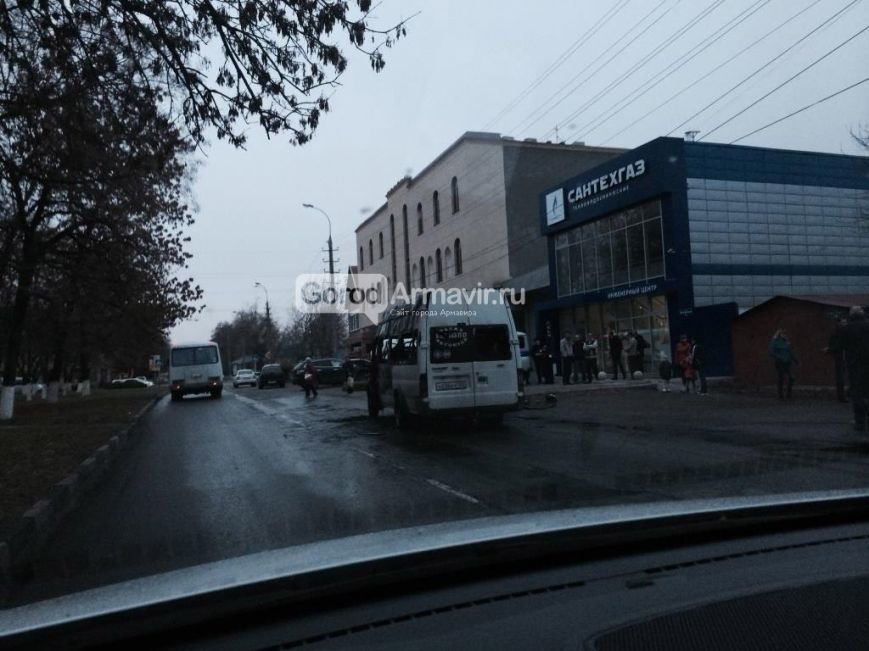 В Армавире произошло возгорание маршрутного такси (фото) - фото 1 В Армавире произошло возгорание маршрутного такси (фото) - фото 1