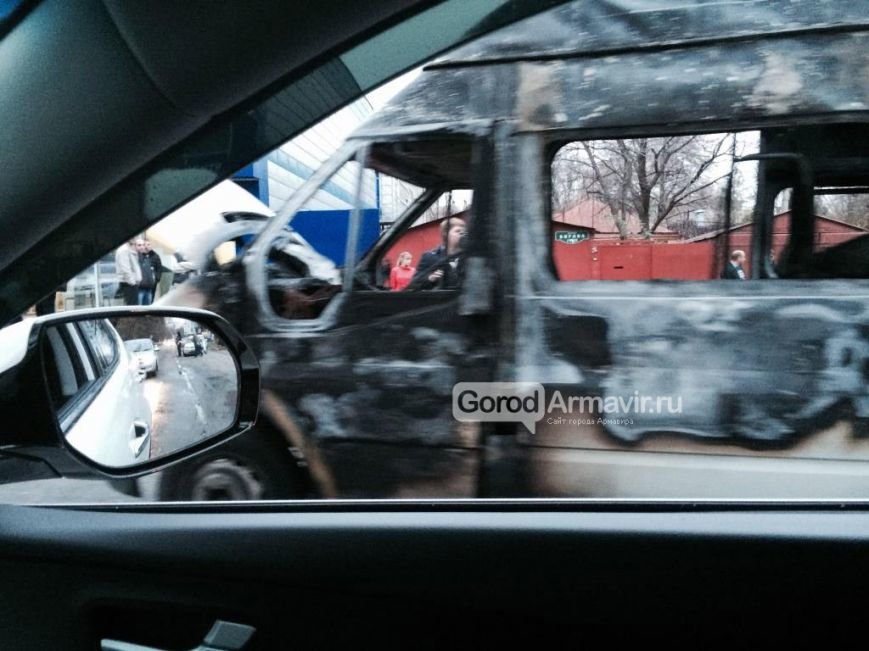 В Армавире произошло возгорание маршрутного такси (фото) - фото 1 В Армавире произошло возгорание маршрутного такси (фото) - фото 1