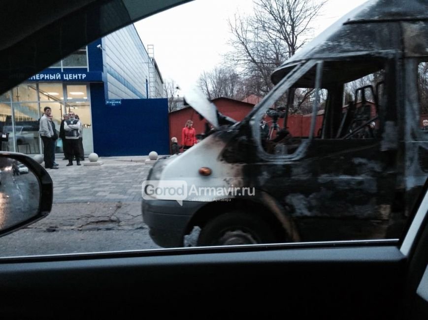 В Армавире произошло возгорание маршрутного такси (фото) - фото 1 В Армавире произошло возгорание маршрутного такси (фото) - фото 1