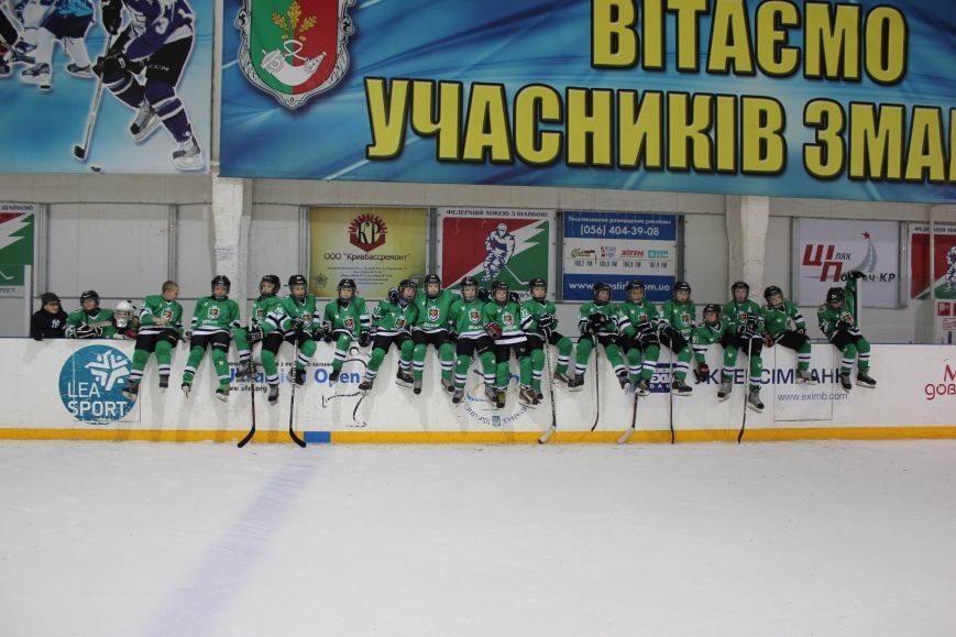 Хоккейное противотояние «Кривбасса» с «Донбассом» закончилось победой криворожан (ФОТО) (фото) - фото 1 Хоккейное противотояние «Кривбасса» с «Донбассом» закончилось победой криворожан (ФОТО) (фото) - фото 1