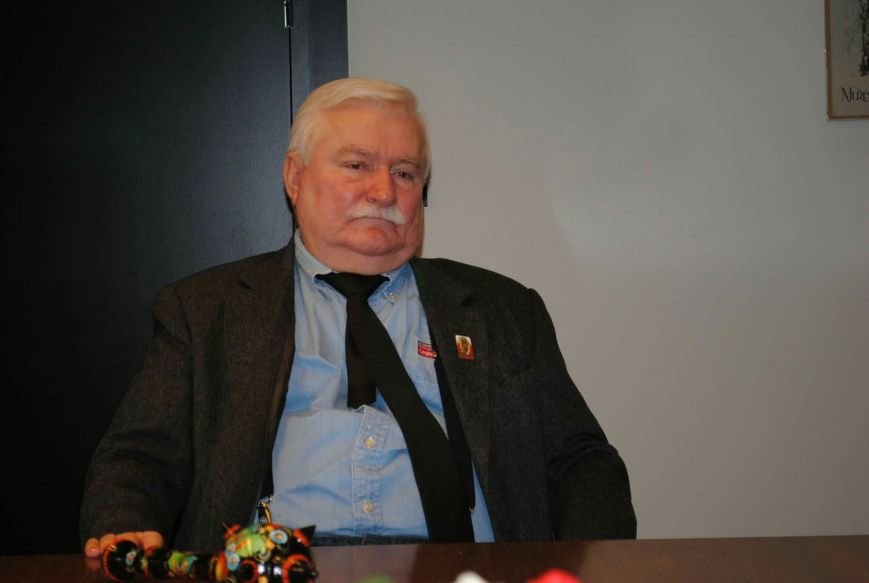 Нобелевский лауреат Лех Валенса: «Польша выбила зубы русскому медведю» (фото) - фото 2 Нобелевский лауреат Лех Валенса: «Польша выбила зубы русскому медведю» (фото) - фото 2