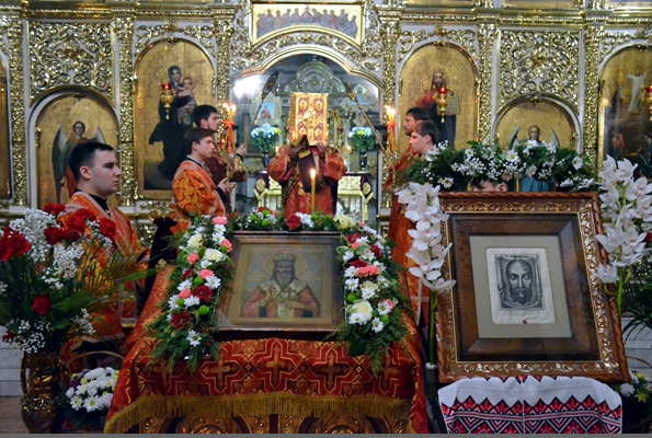В канун праздника священномученика Порфирия в Кривой Рога прибыла великая христианская святыня (ФОТО) (фото) - фото 1 В канун праздника священномученика Порфирия в Кривой Рога прибыла великая христианская святыня (ФОТО) (фото) - фото 1