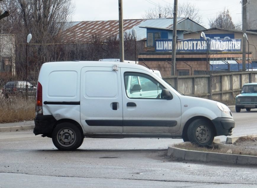 В Кировограде «ВАЗ» выкинул с дороги иномарку. ФОТО (фото) - фото 1 В Кировограде «ВАЗ» выкинул с дороги иномарку. ФОТО (фото) - фото 1