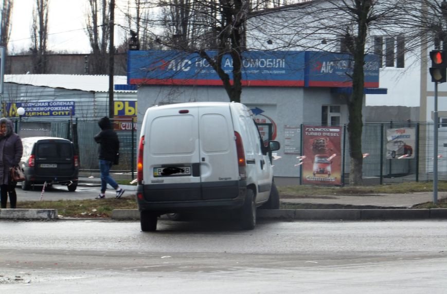 В Кировограде «ВАЗ» выкинул с дороги иномарку. ФОТО (фото) - фото 1 В Кировограде «ВАЗ» выкинул с дороги иномарку. ФОТО (фото) - фото 1