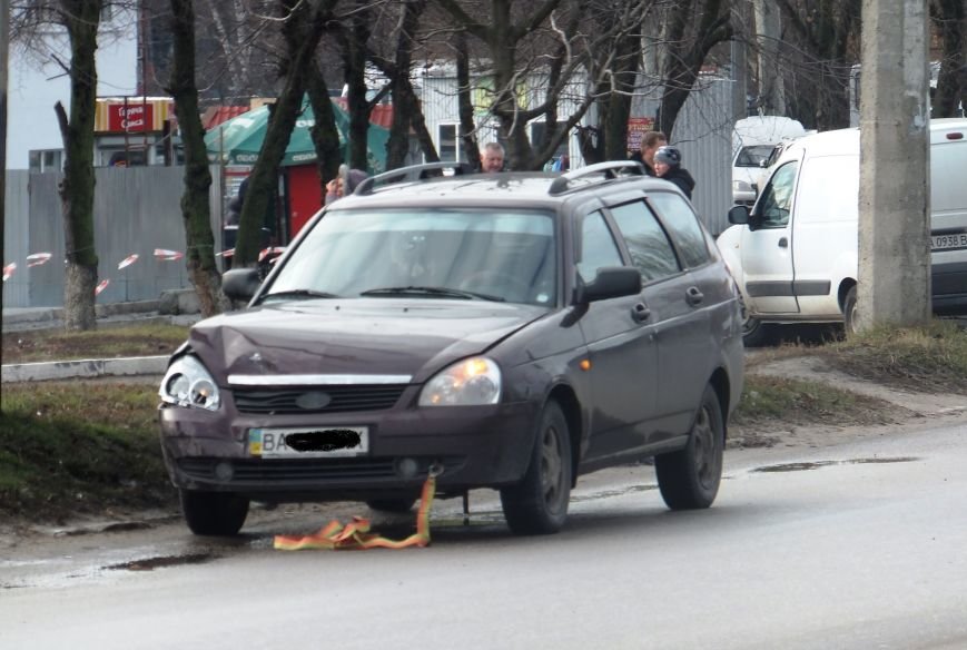 В Кировограде «ВАЗ» выкинул с дороги иномарку. ФОТО (фото) - фото 1 В Кировограде «ВАЗ» выкинул с дороги иномарку. ФОТО (фото) - фото 1