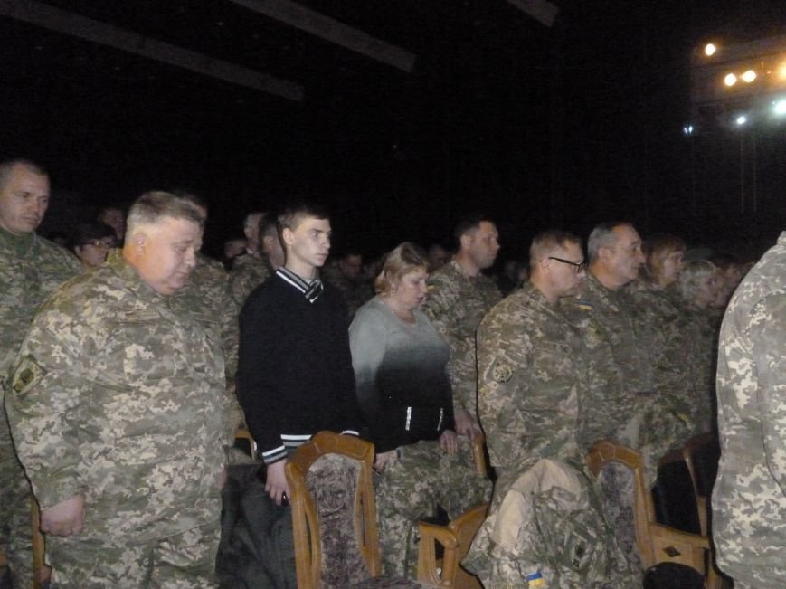 В Красноармейске состоялся праздничный концерт, приуроченный 24-летию ВСУ (фото) - фото 3 В Красноармейске состоялся праздничный концерт, приуроченный 24-летию ВСУ (фото) - фото 3