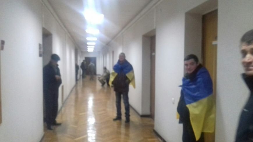 «Громадська варта» взяла под охрану кабинеты Юрия Вилкула и его заместителей (ФОТО) (фото) - фото 1 «Громадська варта» взяла под охрану кабинеты Юрия Вилкула и его заместителей (ФОТО) (фото) - фото 1
