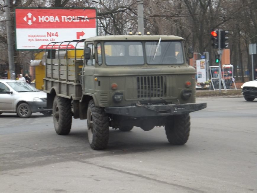 В Кировограде произошло ДТП: военный грузовик протаранил легковушку. ФОТО (фото) - фото 1 В Кировограде произошло ДТП: военный грузовик протаранил легковушку. ФОТО (фото) - фото 1