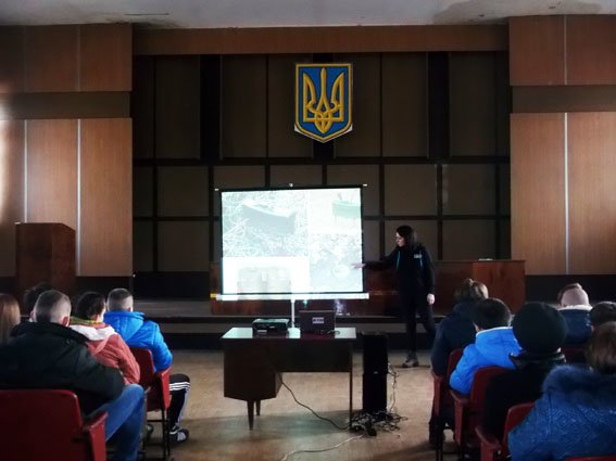 Школьники Димитрова узнали алгоритм поведения в чрезвычайных ситуациях (фото) - фото 2 Школьники Димитрова узнали алгоритм поведения в чрезвычайных ситуациях (фото) - фото 2