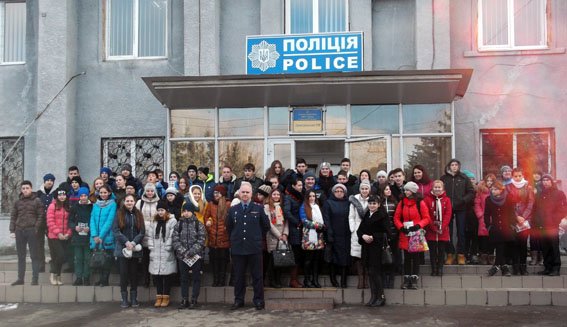 Школьники Димитрова узнали алгоритм поведения в чрезвычайных ситуациях (фото) - фото 5 Школьники Димитрова узнали алгоритм поведения в чрезвычайных ситуациях (фото) - фото 5