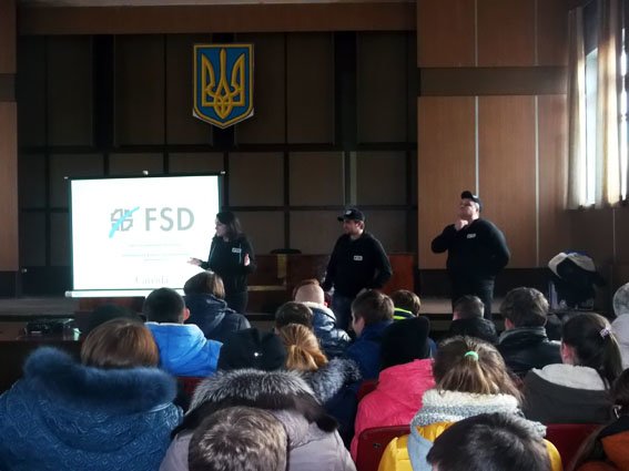 Школьники Димитрова узнали алгоритм поведения в чрезвычайных ситуациях (фото) - фото 4 Школьники Димитрова узнали алгоритм поведения в чрезвычайных ситуациях (фото) - фото 4
