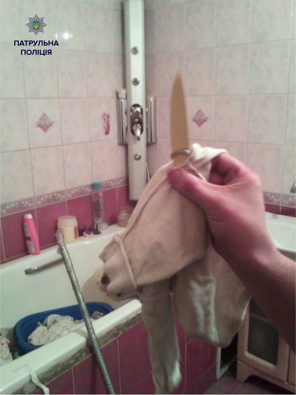 У Львові під час сварки дружина завдала своєму чоловікові 5 ножових поранень (ФОТО) (фото) - фото 2 У Львові під час сварки дружина завдала своєму чоловікові 5 ножових поранень (ФОТО) (фото) - фото 2