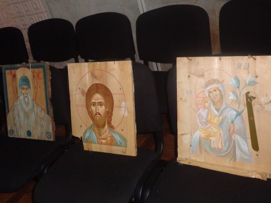 «Війна - то великий виклик, що потребує відповіді» - в Красноармейск приехал фестиваль творчества «Обручка Катерини» (фото) - фото 5 «Війна - то великий виклик, що потребує відповіді» - в Красноармейск приехал фестиваль творчества «Обручка Катерини» (фото) - фото 5