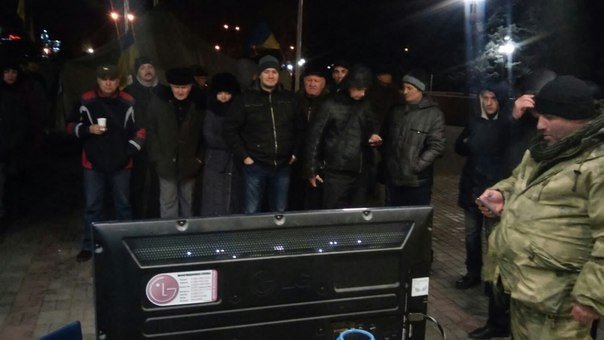 В Кривом Роге: Юрия Вилкула не пустили в кабинет, депутаты Терновского райсовета избрали председателя, а горизбирком просит ВР перевыборы (фото) - фото 3 В Кривом Роге: Юрия Вилкула не пустили в кабинет, депутаты Терновского райсовета избрали председателя, а горизбирком просит ВР перевыборы (фото) - фото 3