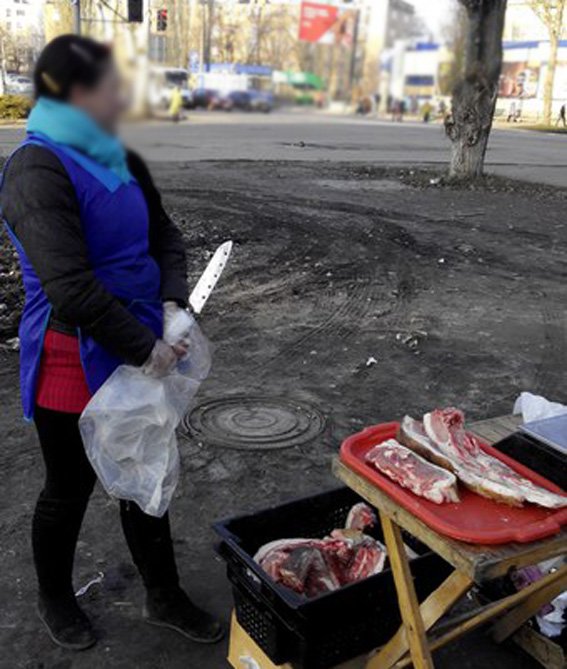 В Кировограде пытаются остановить незаконную торговлю мясом (ФОТО) (фото) - фото 1 В Кировограде пытаются остановить незаконную торговлю мясом (ФОТО) (фото) - фото 1