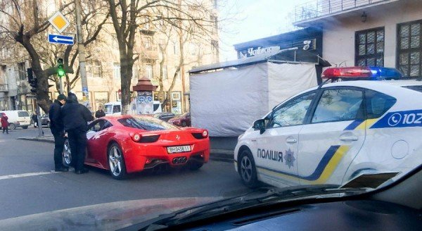 В руки одесской полиции попал мажор на красной Ferrari (ФОТО) (фото) - фото 1