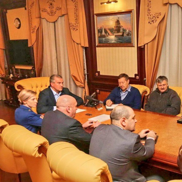 В кабинете Аксенова обнаружили картину с видом на одесскую Потемкинскую лестницу (ФОТО) (фото) - фото 1