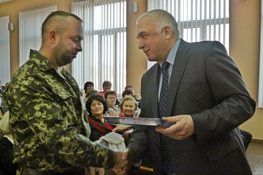 По случаю государственных праздников в Криворожском районе собрались на торжество «две армии» (ФОТО) (фото) - фото 1 По случаю государственных праздников в Криворожском районе собрались на торжество «две армии» (ФОТО) (фото) - фото 1