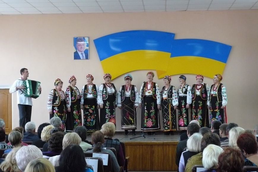 По случаю государственных праздников в Криворожском районе собрались на торжество «две армии» (ФОТО) (фото) - фото 1 По случаю государственных праздников в Криворожском районе собрались на торжество «две армии» (ФОТО) (фото) - фото 1
