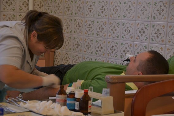 Поліцейські Львівщини здали кров для поранених захисників України (ФОТО) (фото) - фото 2 Поліцейські Львівщини здали кров для поранених захисників України (ФОТО) (фото) - фото 2